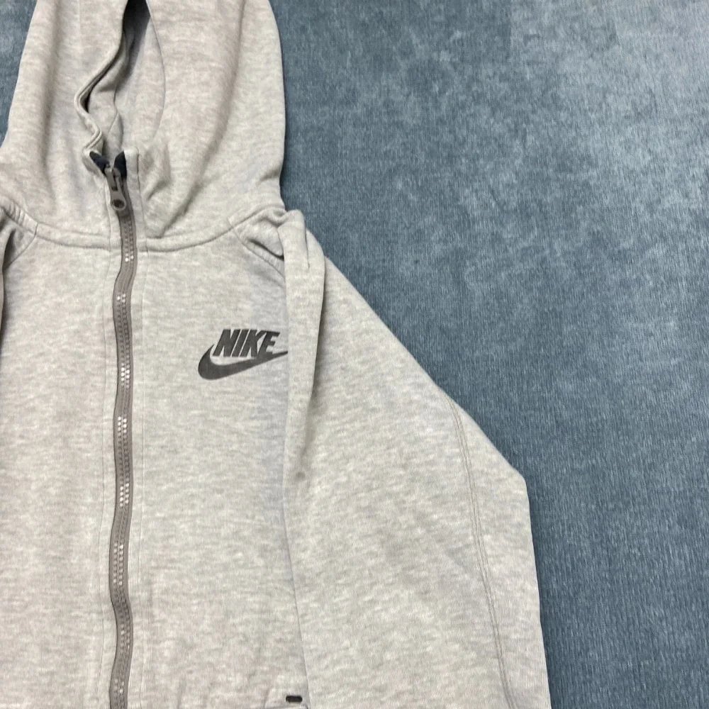 Nike Hoodie Mens Medium Gray Swoosh Logo Full Zip Raglan Sleeve Performance